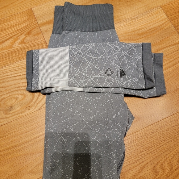 Adidas for Wanderlust - Picture 5 of 8